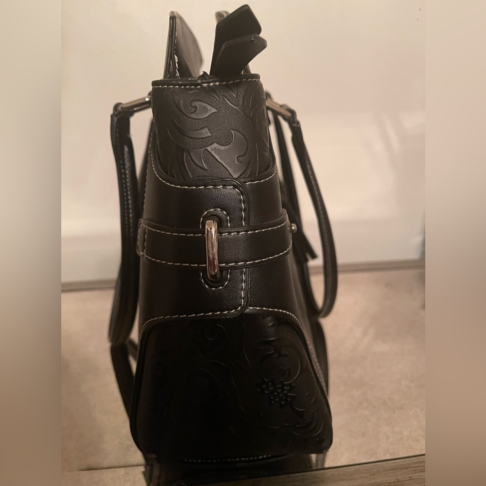 London Fog Shoulder Bag - Picture 2 of 4